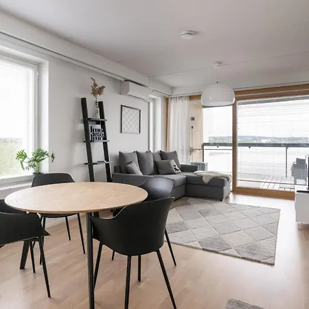 Lakeview 2-bedroom *